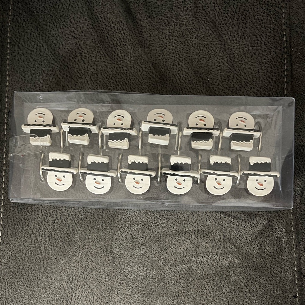 Snowman shower curtain hooks new in package (12)